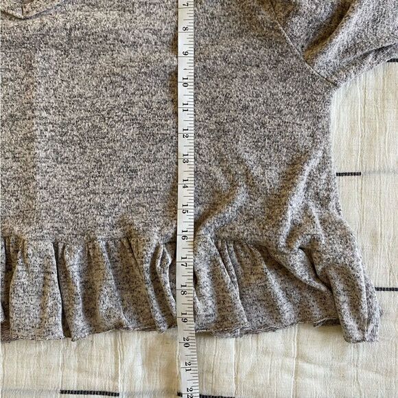 Olivia Rae Gray Soft High Low Long Sleeve Cropped Sweater Top Ruffles Size Large - Picture 8 of 8